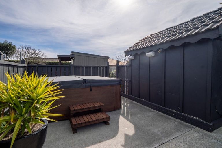 Photo of property in 12 Masham Road, Broomfield, Christchurch, 8042