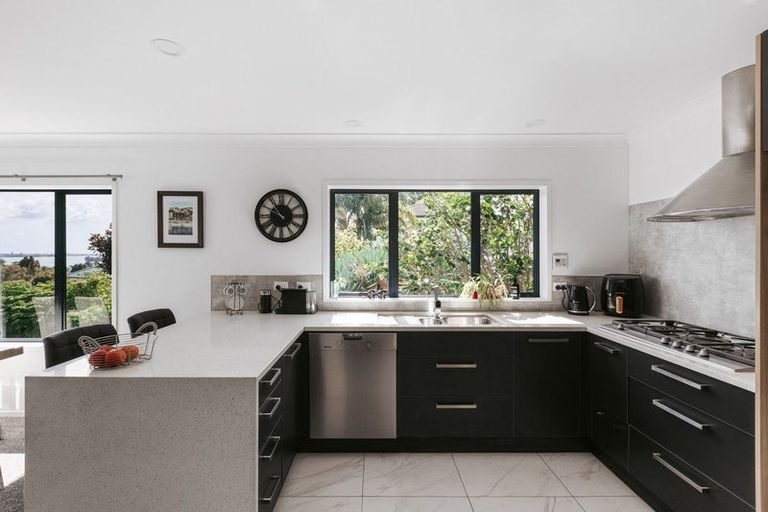 Photo of property in 36 Downing Place, Welcome Bay, Tauranga, 3112