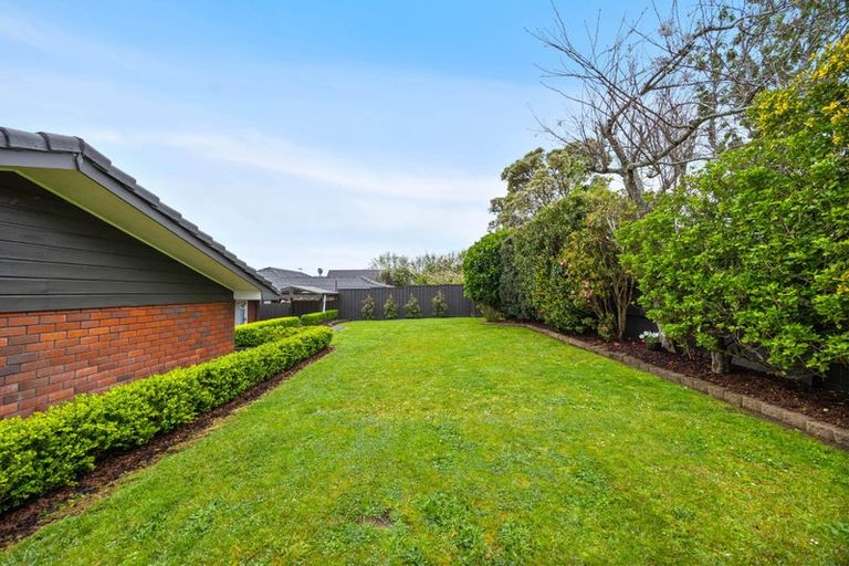 Photo of property in 6 Camira Place, Botany Downs, Auckland, 2010