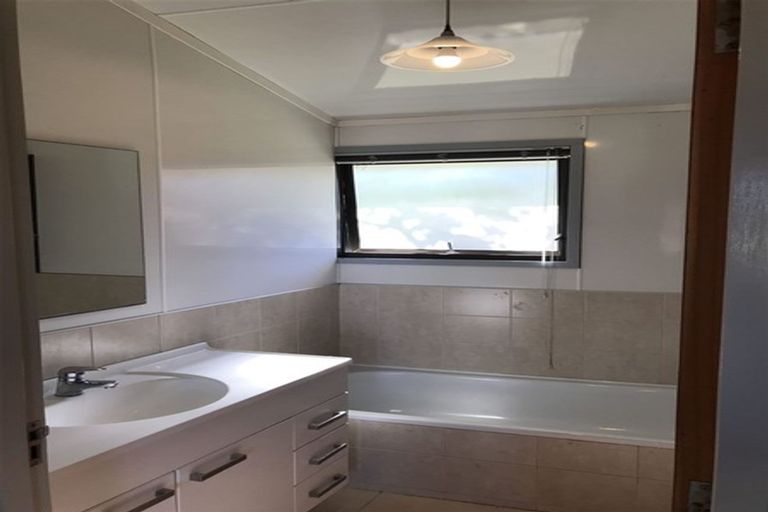 Photo of property in 12 Wesleydale Place, Papakura, 2110