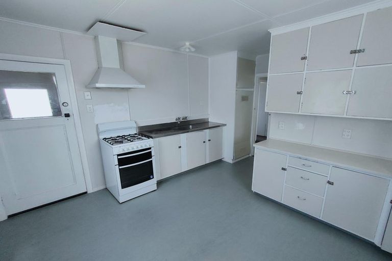 Photo of property in 14 Rogers Street, Castlecliff, Whanganui, 4501