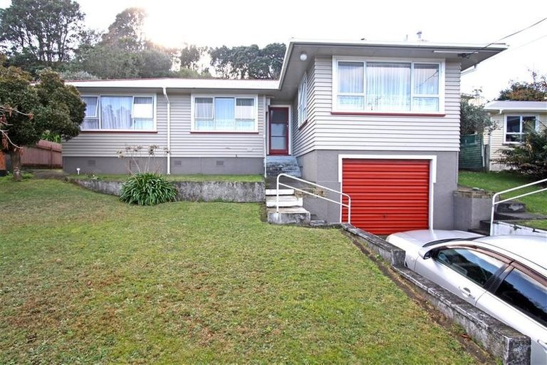 Photo of property in 11 Clearmont Crescent, Blagdon, New Plymouth, 4310