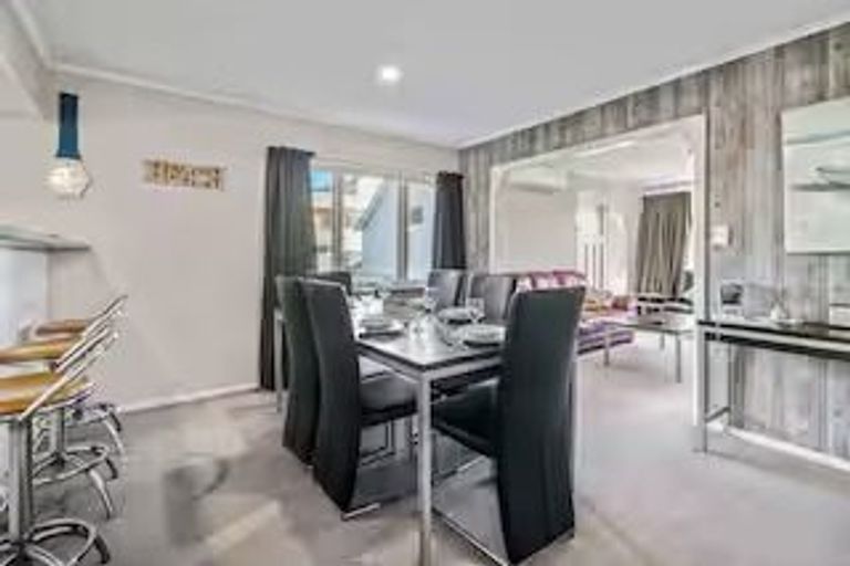 Photo of property in 8 Marine Parade, Paraparaumu Beach, Paraparaumu, 5032