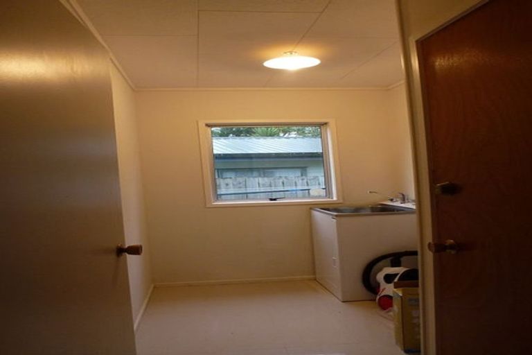 Photo of property in 9 Silverstone Place, Henderson, Auckland, 0612