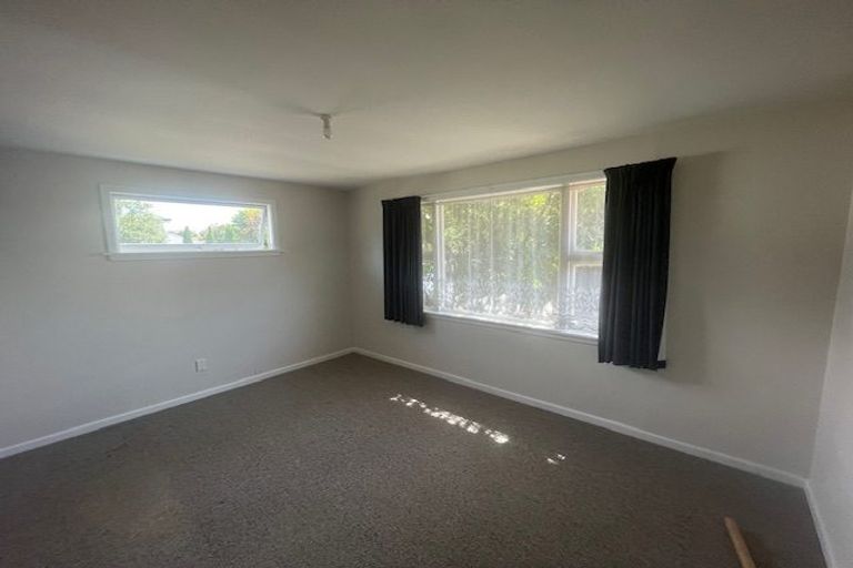 Photo of property in 2/227 Memorial Avenue, Burnside, Christchurch, 8053