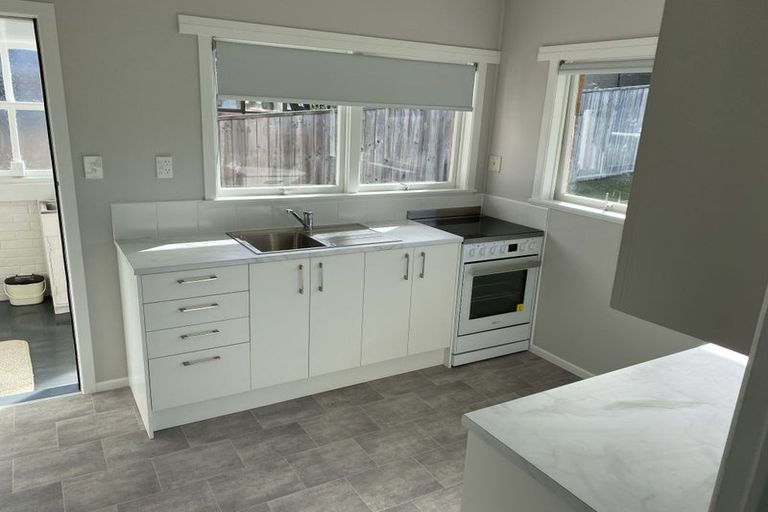 Photo of property in 2/23 Dallinghoe Crescent, Milford, Auckland, 0620