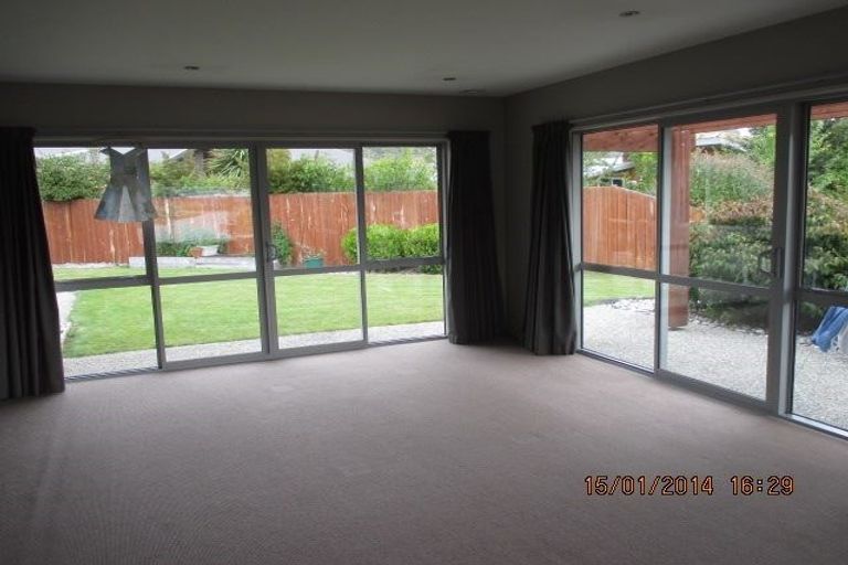 Photo of property in 2 Mystery Grove, Lake Hayes, Queenstown, 9304