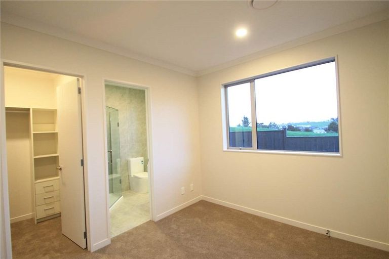 Photo of property in 11 Maka Terrace, Orewa, 0931