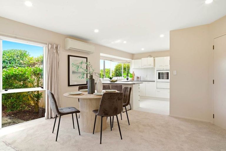 Photo of property in 22 Suncrest Drive, West Harbour, Auckland, 0618