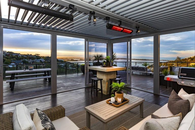 Photo of property in 15 Omeo Crescent, Redcliffs, Christchurch, 8081