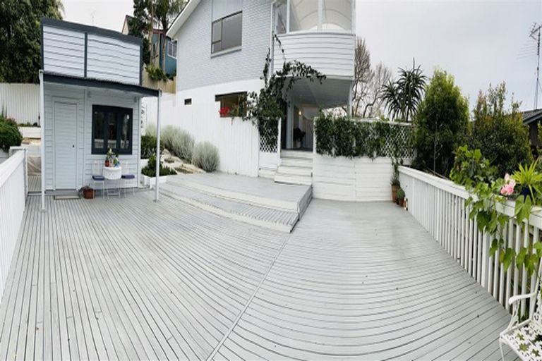 Photo of property in 6 Valdese Rise, Browns Bay, Auckland, 0630