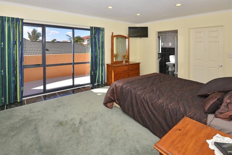 Photo of property in 13 Sesame Grove, Goodwood Heights, Auckland, 2105