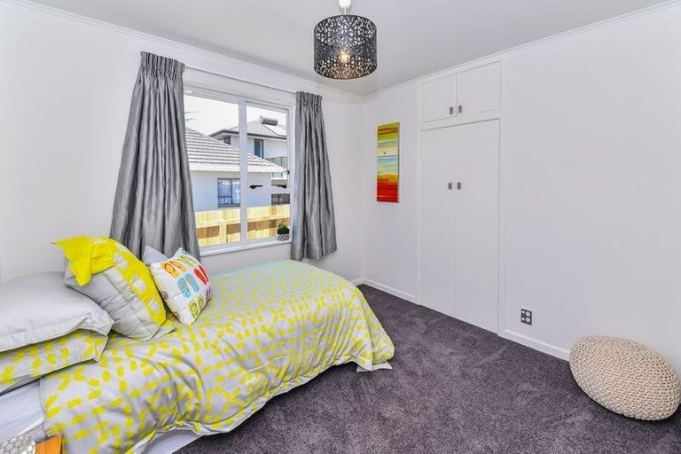 Photo of property in 37 Churchill Avenue, Manurewa, Auckland, 2102