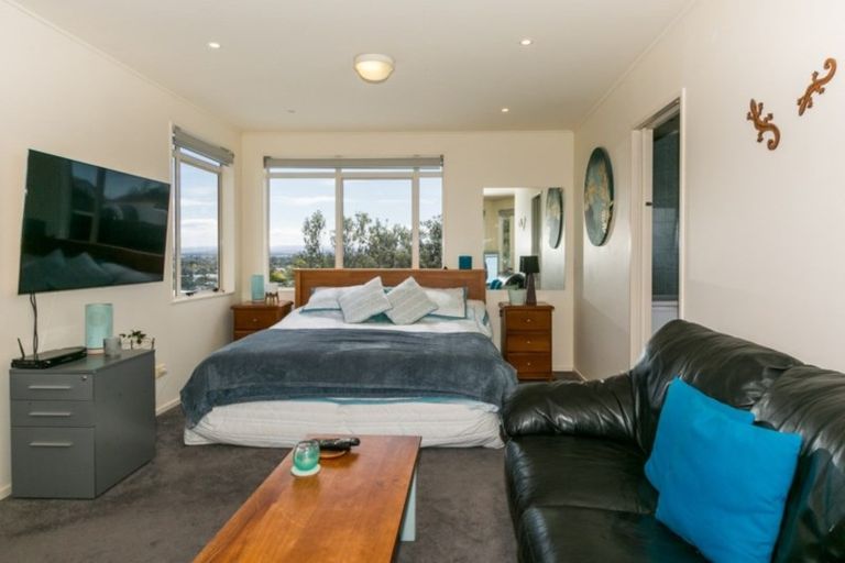 Photo of property in 15 Woodford Heights, Havelock North, 4130