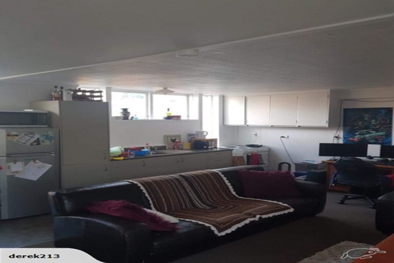Photo of property in 24 Tiri Tiri Road, Birkdale, Auckland, 0626