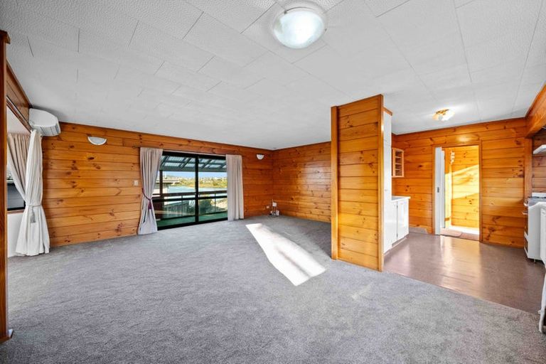 Photo of property in 1/29 Beaubank Road, Kelston, Auckland, 0602