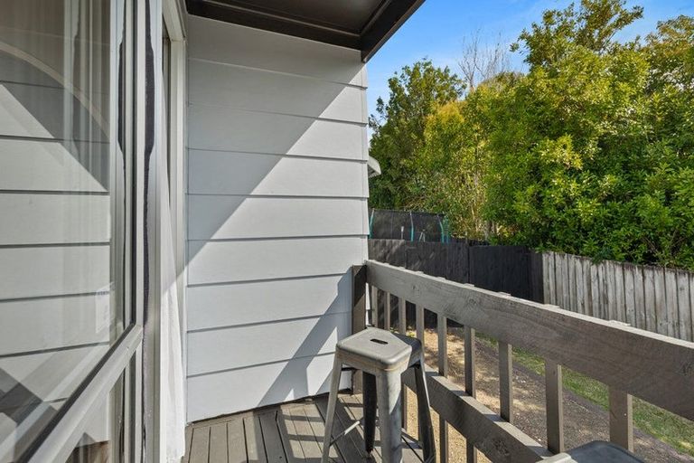 Photo of property in 2/4 Kahikatea Place, Ranui, Auckland, 0612