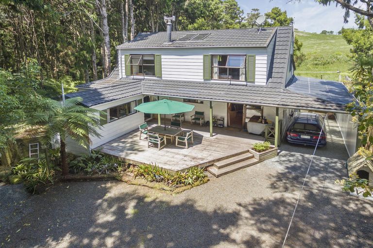 Photo of property in 25 Napuka Road, Henderson Valley, Auckland, 0612