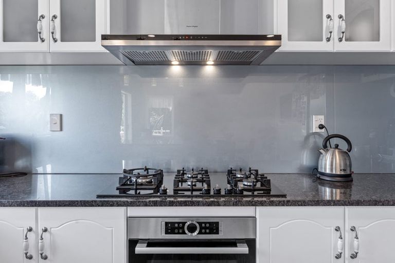 Photo of property in 18 Murano Place, Chatswood, Auckland, 0626