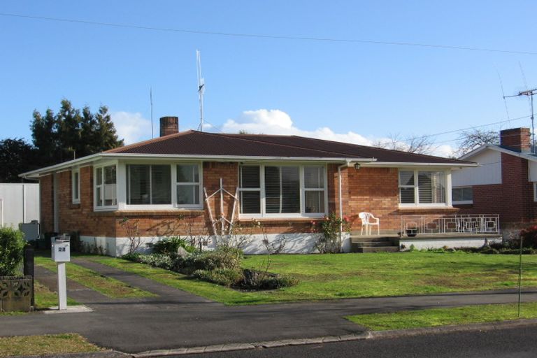 Photo of property in 28 Liston Crescent, Hillcrest, Hamilton, 3216