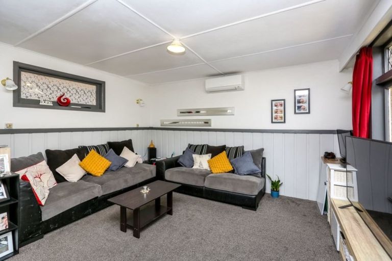 Photo of property in 212 Huatoki Street, Upper Vogeltown, New Plymouth, 4310