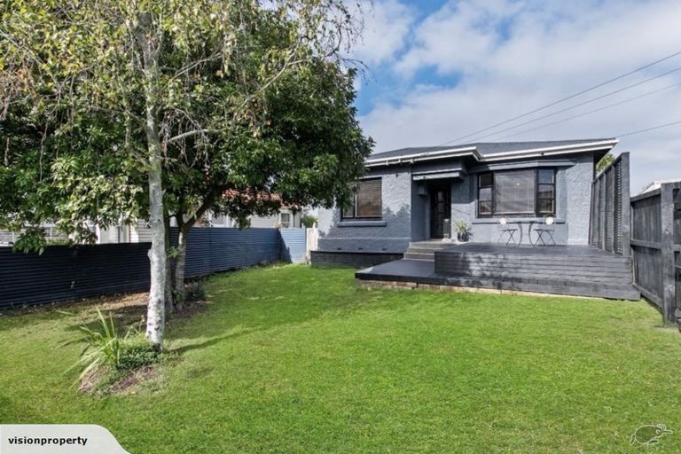 Photo of property in 142 Titirangi Road, New Lynn, Auckland, 0600