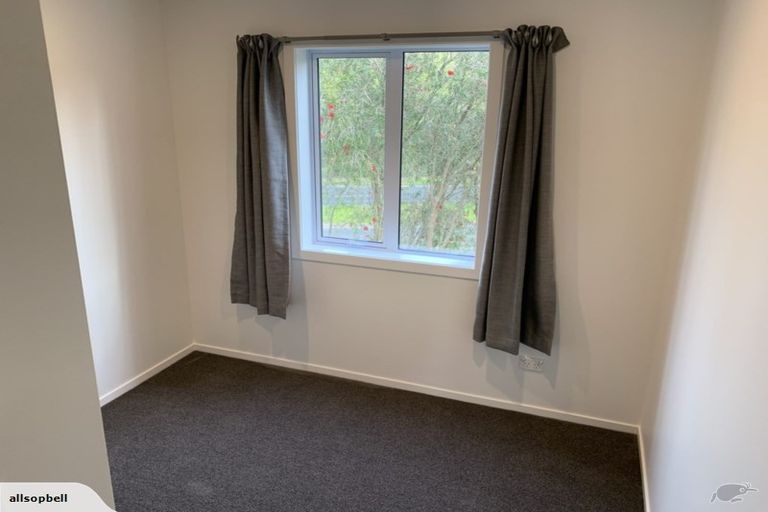 Photo of property in 3/30 John Jennings Drive, Oteha, Auckland, 0632