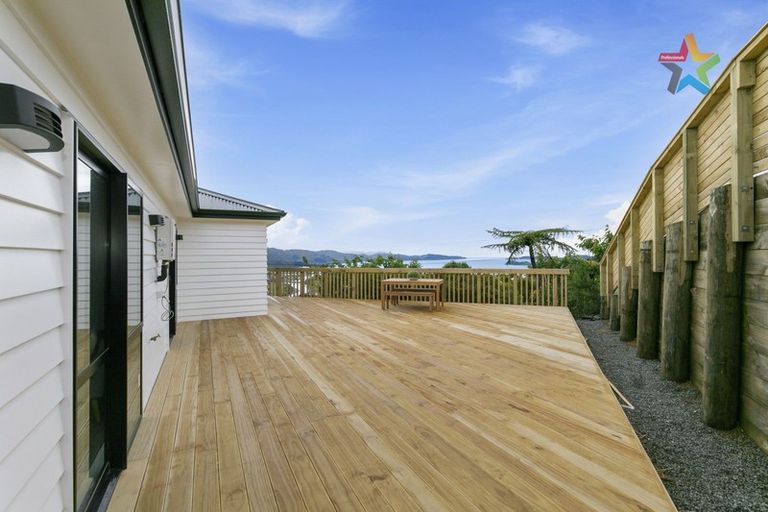 Photo of property in 6 Poto Road, Normandale, Lower Hutt, 5010