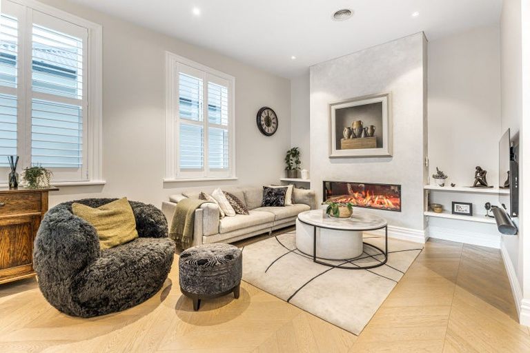 Photo of property in 9 Shoal Bay Road, Devonport, Auckland, 0624