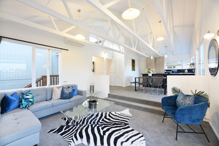 Photo of property in 6 Finn Place, Totara Vale, Auckland, 0629