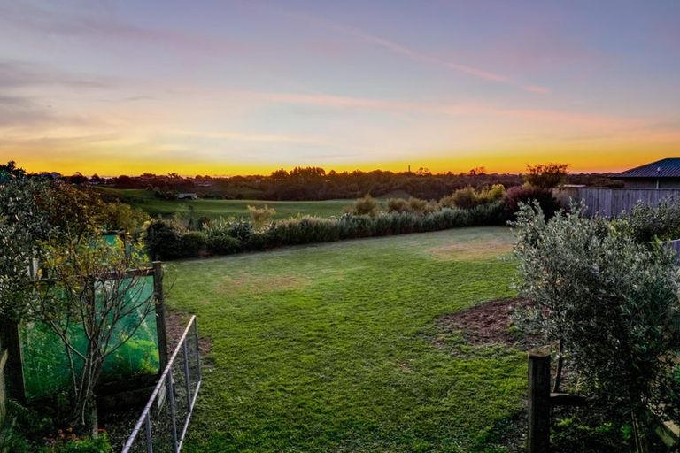 Photo of property in 20 Aderman Place, Hurworth, New Plymouth, 4310