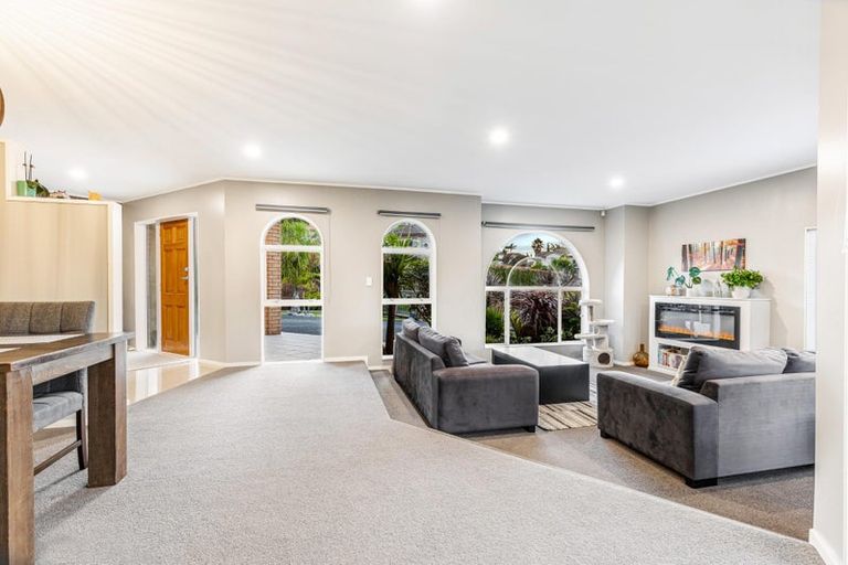 Photo of property in 6 Hanly Close, West Harbour, Auckland, 0618