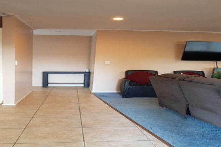 Photo of property in 1/42 Brains Road, Kelston, Auckland, 0602