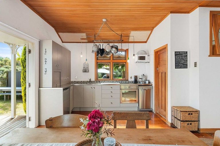 Photo of property in 7 Hawkins Drive, Martinborough, 5711