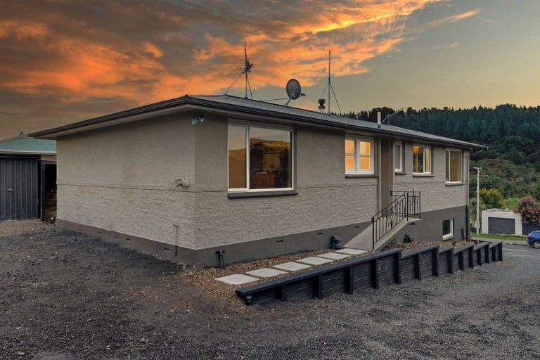 Photo of property in 98 Martin Road, Fairfield, Dunedin, 9018