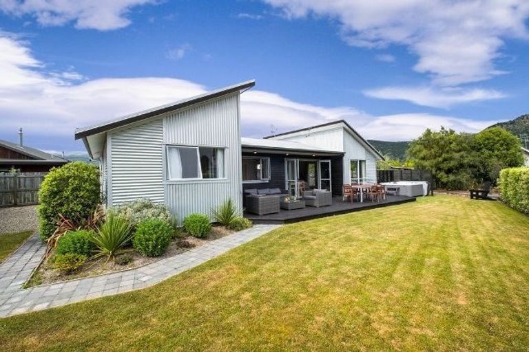 Photo of property in 22 Frye Crescent, Albert Town, Wanaka, 9305