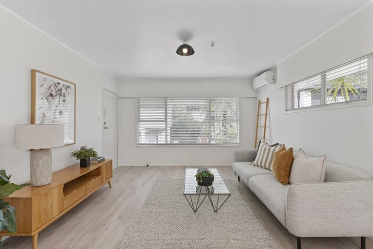 Photo of property in 1/16 Beach Road, Castor Bay, Auckland, 0620