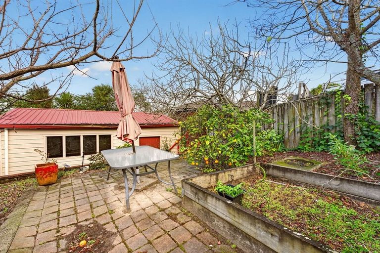 Photo of property in 60 Makora Road, Massey, Auckland, 0614