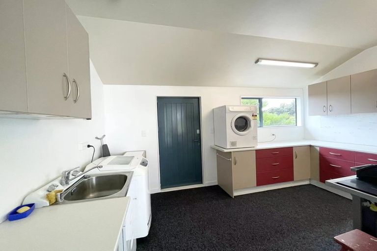 Photo of property in 4 Roberts Road, Matakatia, Whangaparaoa, 0930