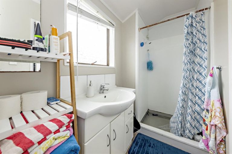 Photo of property in 11 Slim Place, Clendon Park, Auckland, 2103