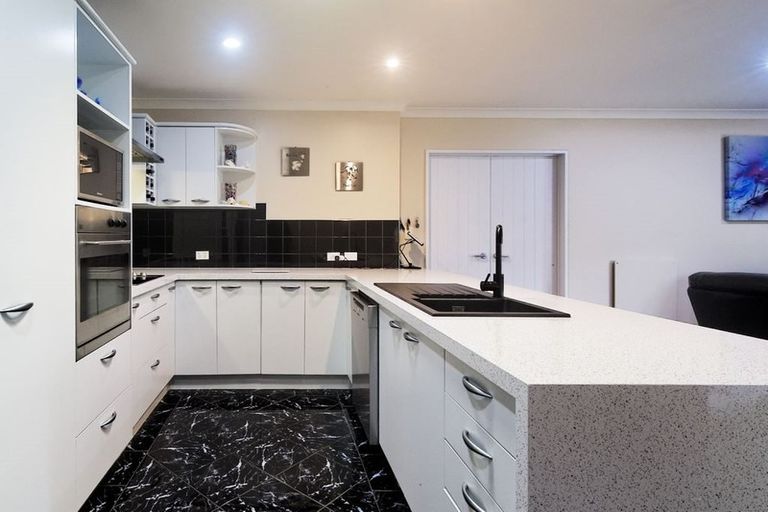 Photo of property in 7 San Vito Place, Henderson, Auckland, 0612