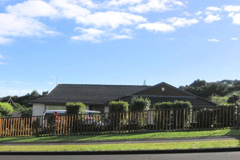 Photo of property in 17 Ewhurst Place, Goodwood Heights, Auckland, 2105