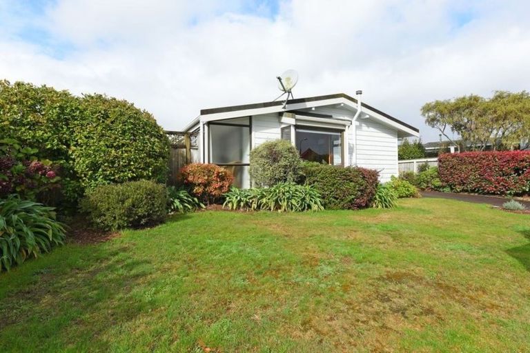 Photo of property in 10 Roband Crescent, Brown Owl, Upper Hutt, 5018