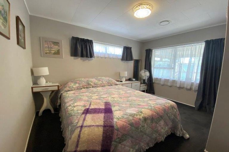 Photo of property in 9 Chisholm Place, Carterton, 5713