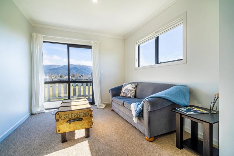 Photo of property in 17 Cunaris Way, Te Anau, 9600