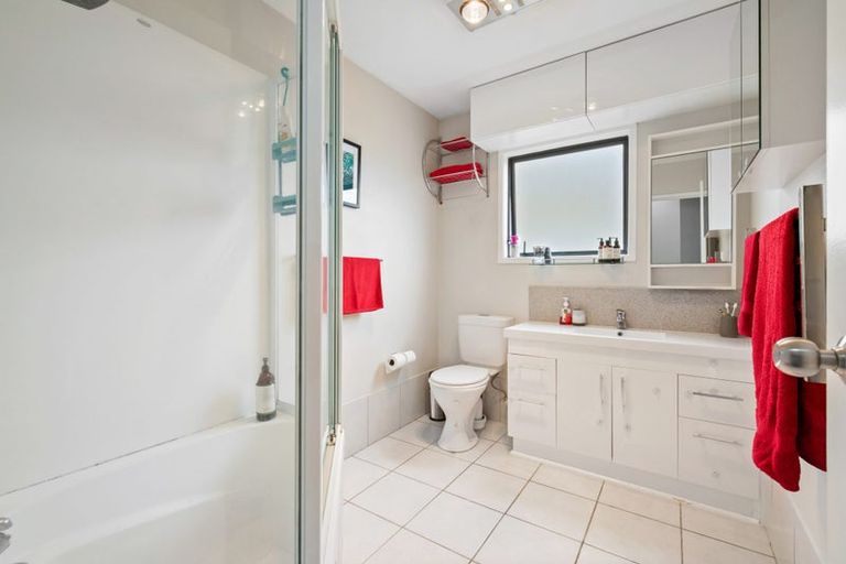 Photo of property in 3a Vela Place, Clarks Beach, 2122