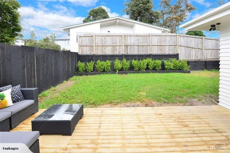 Photo of property in 28 Totaravale Drive, Totara Vale, Auckland, 0629