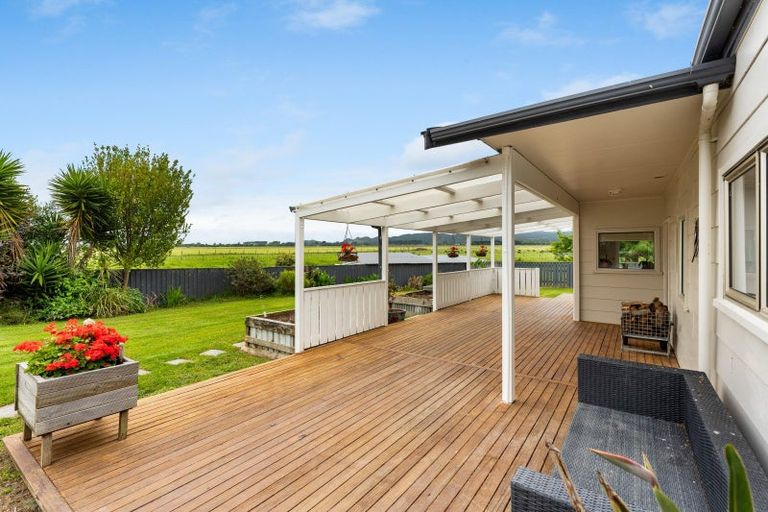 Photo of property in 178 Waikawa Beach Road, Manakau, Levin, 5573