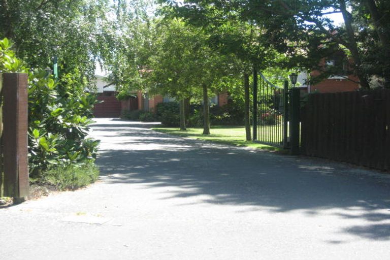 Photo of property in 31 Lochee Road, Upper Riccarton, Christchurch, 8041