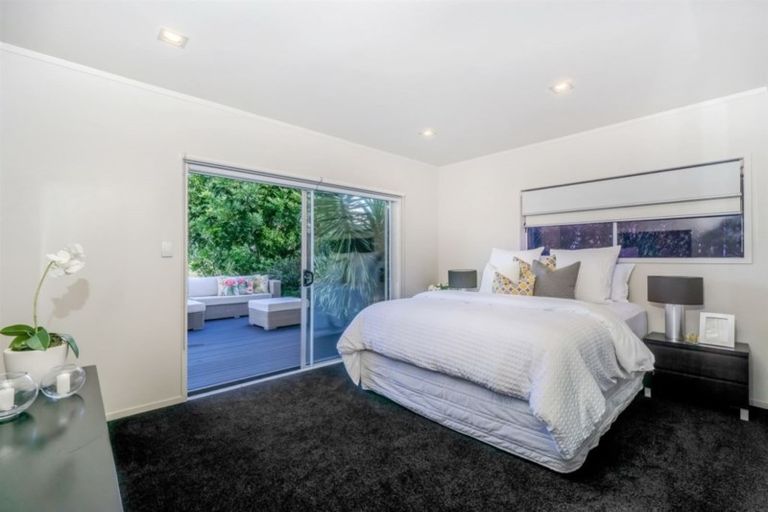 Photo of property in 42 Ravenwood Drive, Forrest Hill, Auckland, 0620